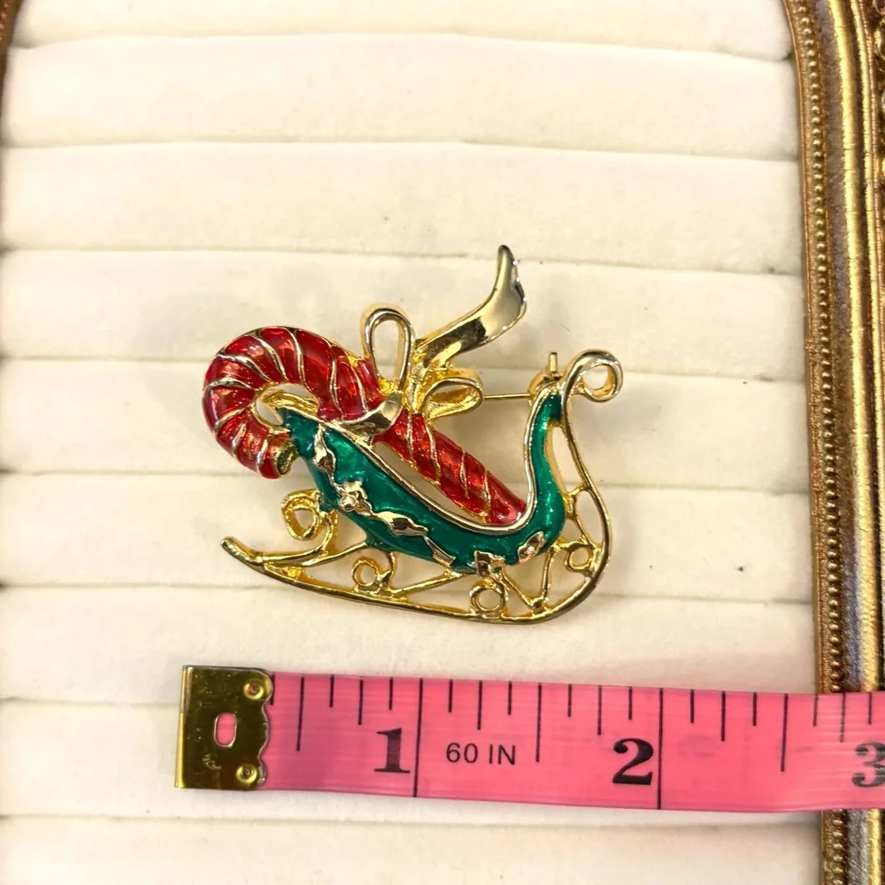 Vintage Christmas Brooch Gold Tone Green‎ Santa’s Sleigh Red Candy Cane Festive